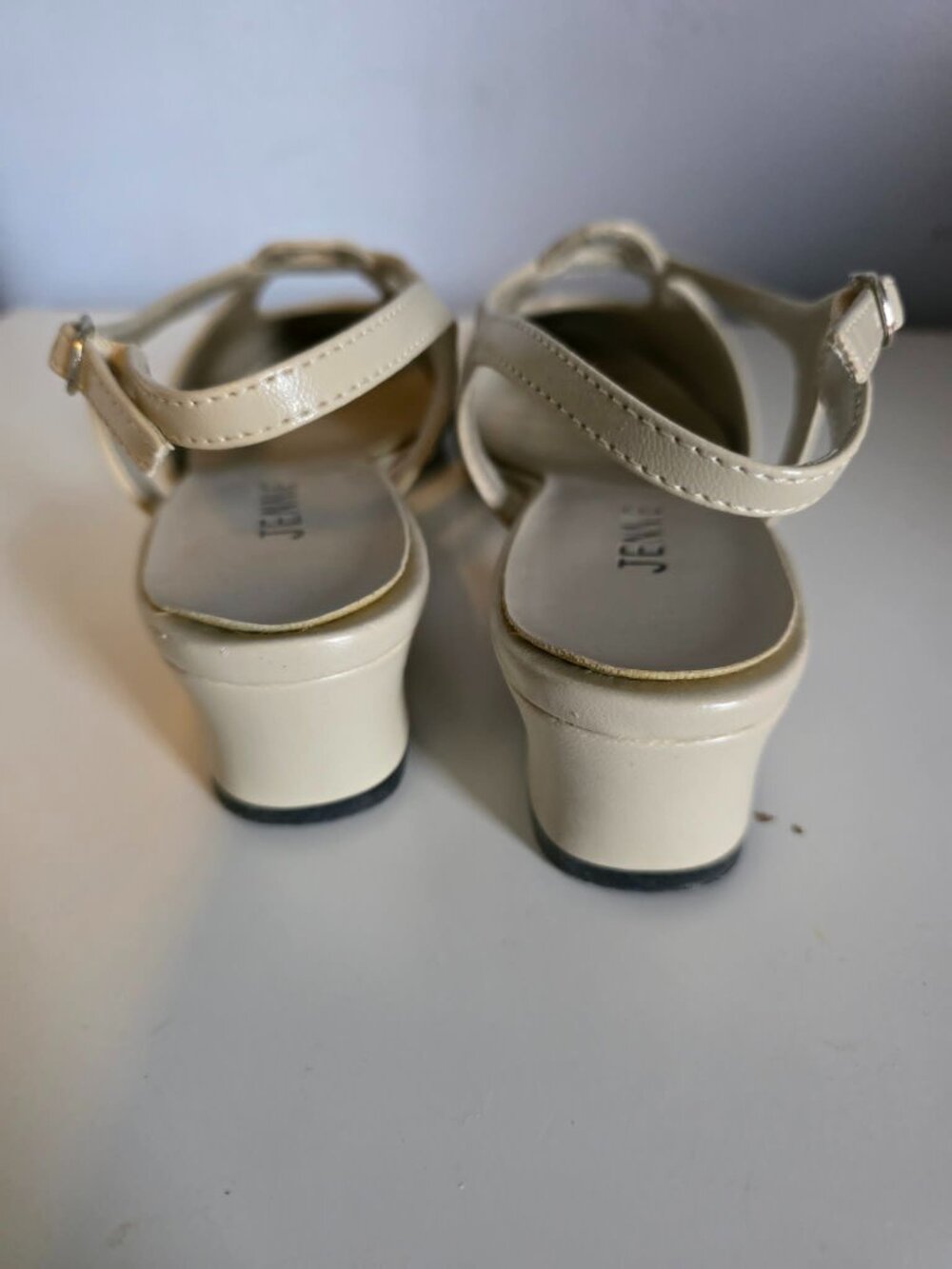 "JENNIE" Cream/Beige Cutout T-Strap Slingback Pumps. 7.5 - Picture 8 of 13